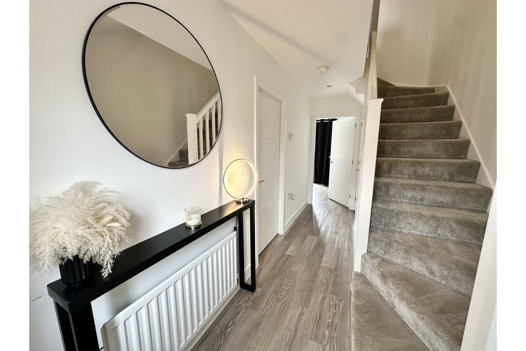 Property photo 2 of 15 Entrance Hall
