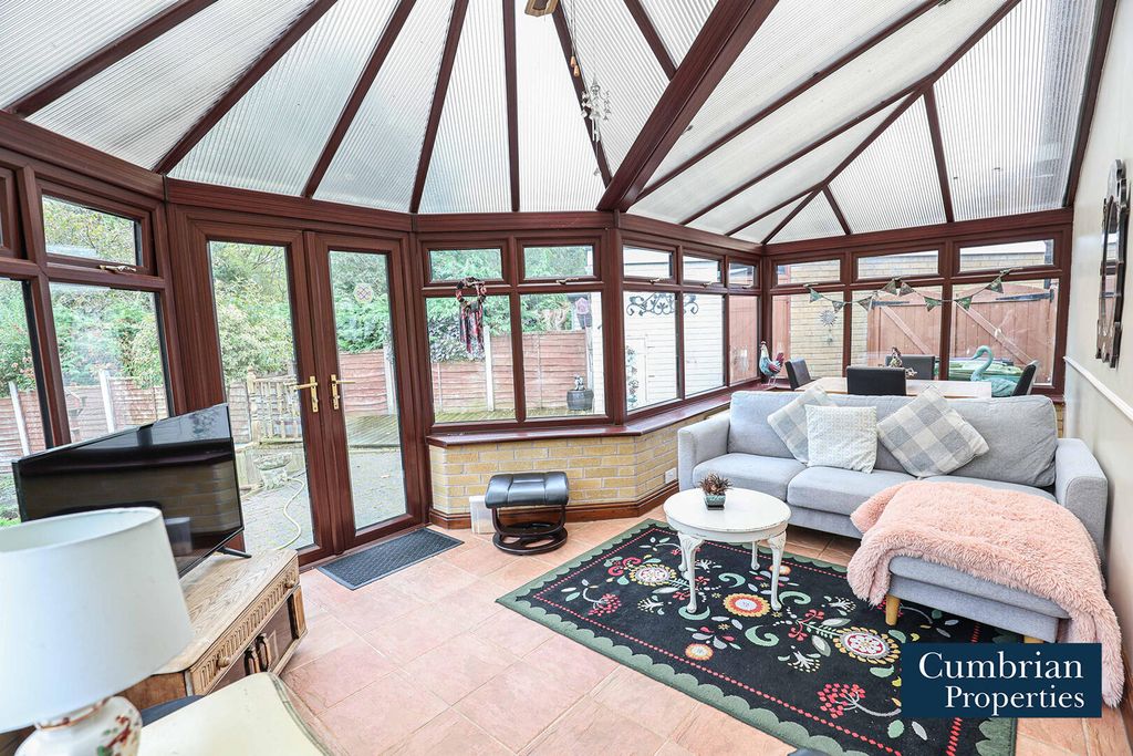 Property photo 2 of 19 Conservatory