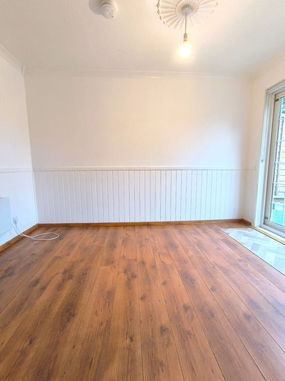 Property photo 3 of 17 Dining Room