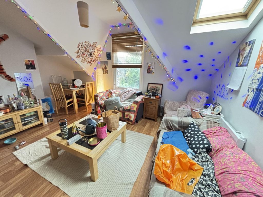 Property photo 1 of 10 A Spacious And Well-Lit Living Room Featuring Mode...