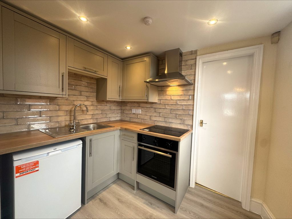 Property photo 3 of 5 Kitchen