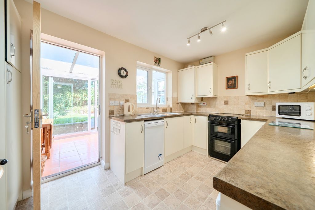 Property photo 3 of 22 Kitchen / Breakfast Room