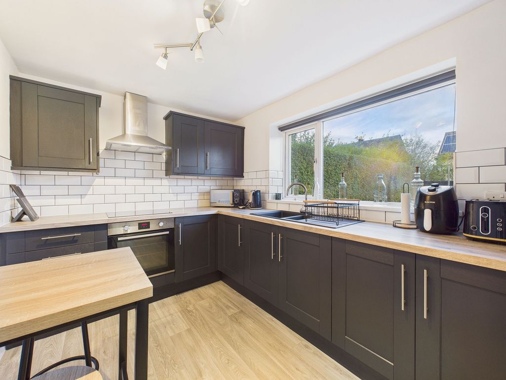 Property photo 2 of 12 Kitchen