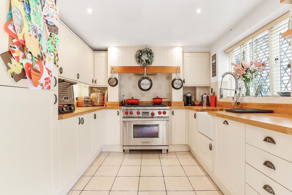 Property photo 3 of 25 Kitchen