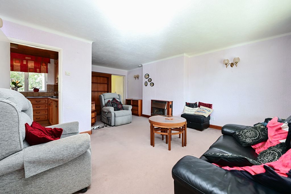 Property photo 2 of 9 57 Parkhill Rd (8)