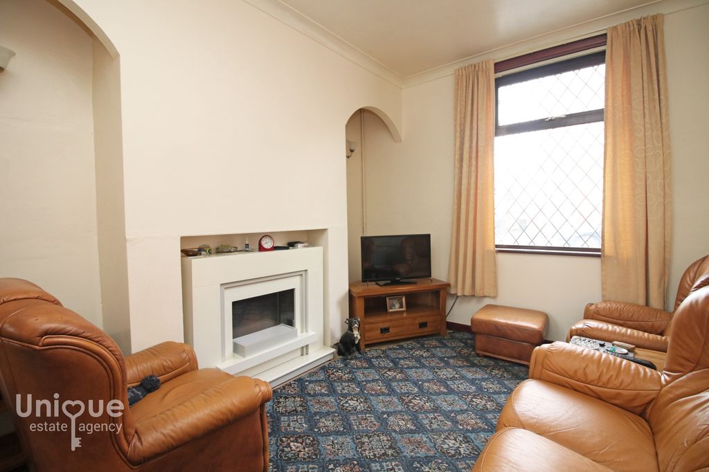 Property photo 3 of 14