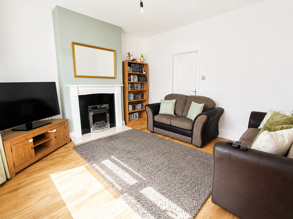 Property photo 3 of 11 Lounge