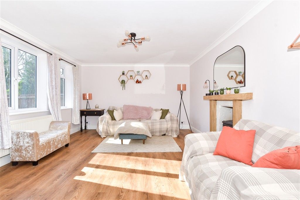 Property photo 2 of 16 Lounge