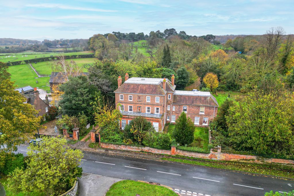 Property photo 2 of 3 Pipes Place, Forge Lane, Gravesend, Kent, Da12 3Dp