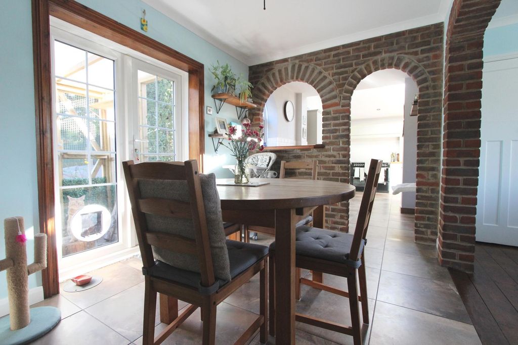 Property photo 3 of 14 Photo 6