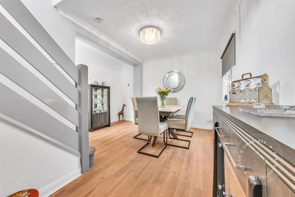 Property photo 3 of 32 Dulwich-Gardens-15.Jpg