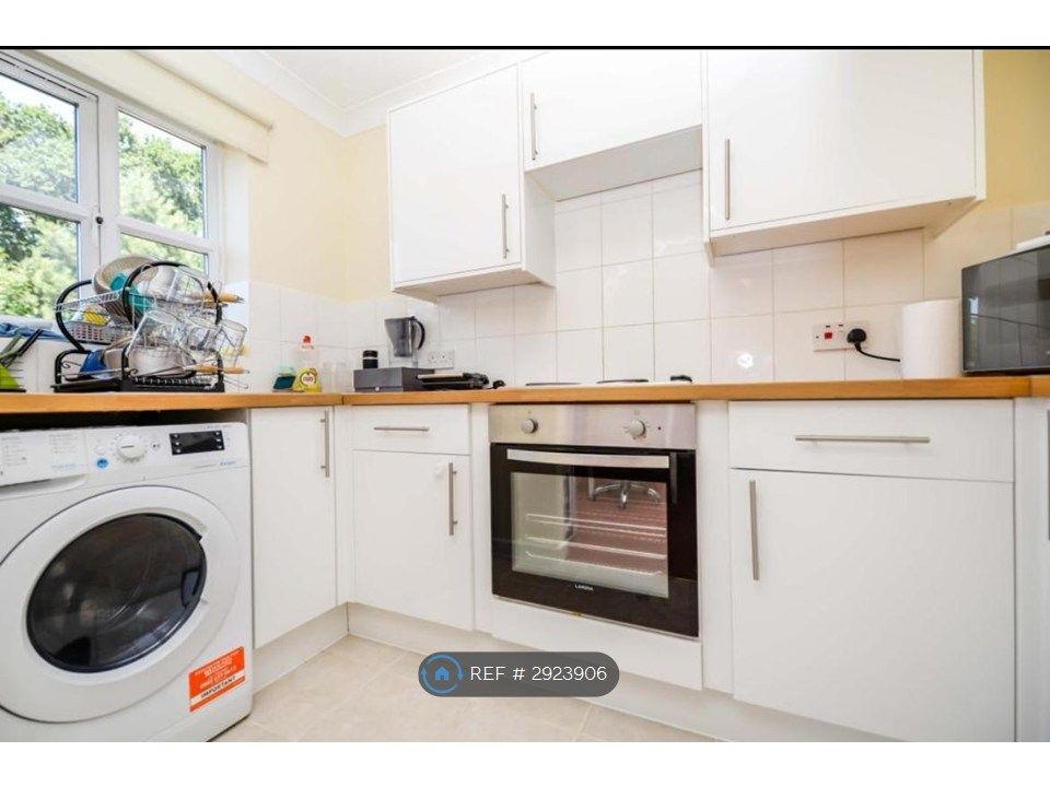 Property photo 3 of 6 Kitchen