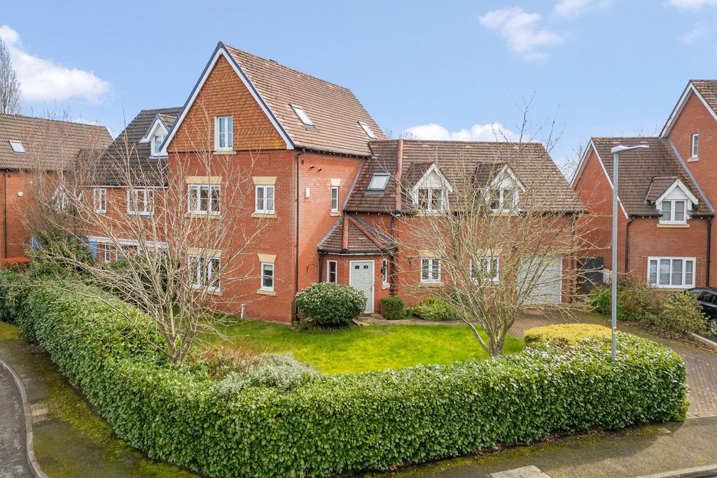 Property photo 1 of 36