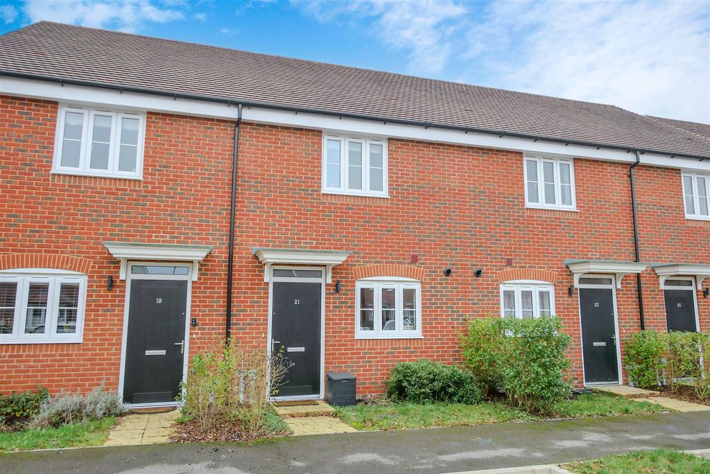 Property photo 1 of 13 Approach