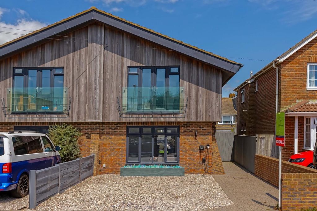 Property photo 1 of 35 The Meadway_30.Jpg