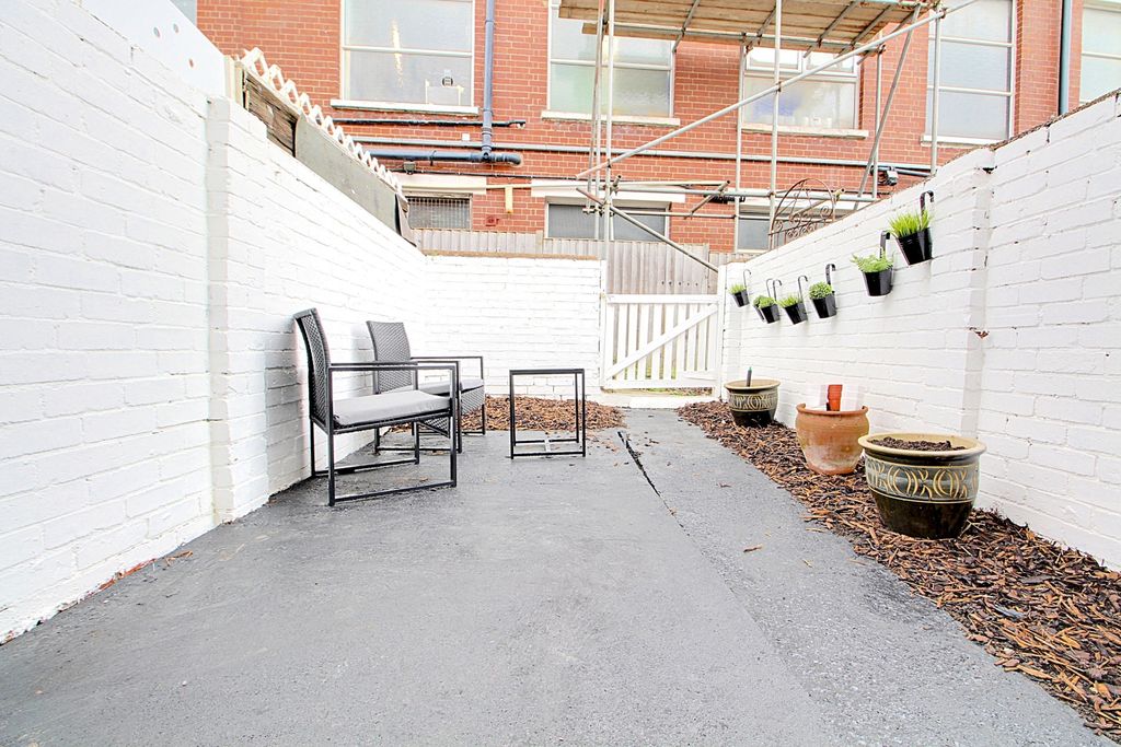 Property photo 2 of 10 Garden 2