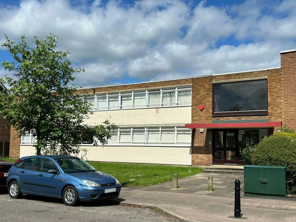 Property photo 1 of 11 104 High Street London Colney Exterior.Jpg