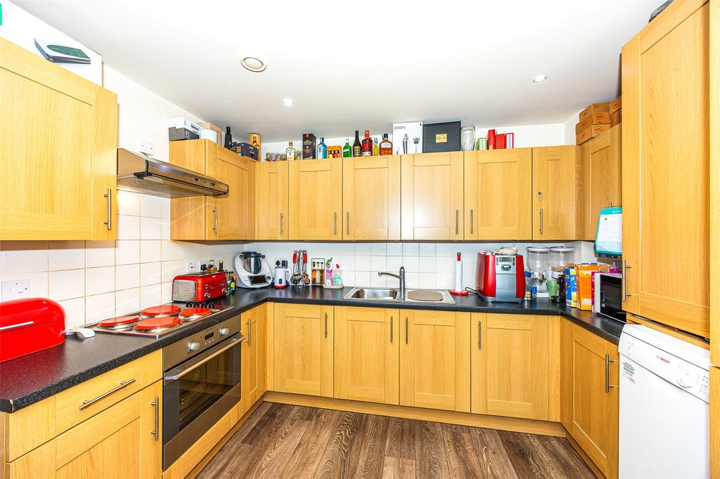 Property photo 2 of 17 Picture No. 14