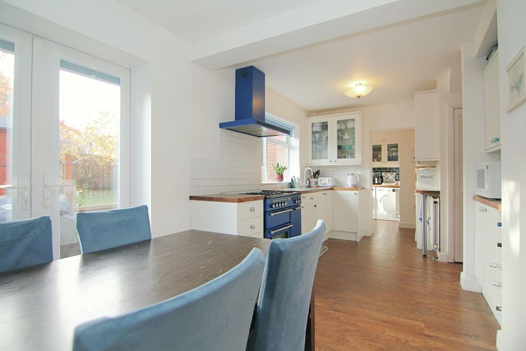 Property photo 3 of 26 Dining Kitchen
