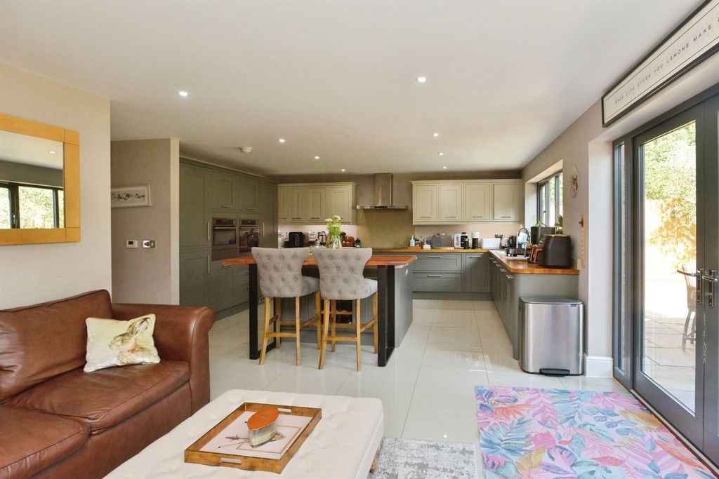 Property photo 2 of 24