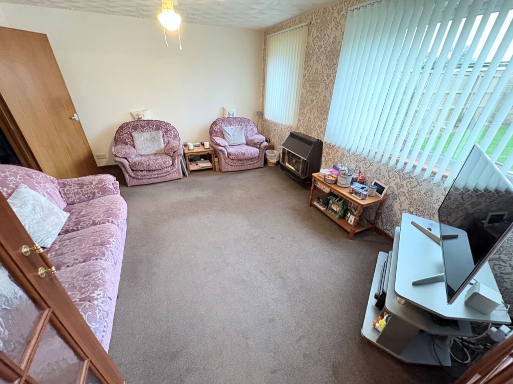 Property photo 3 of 22 Lounge