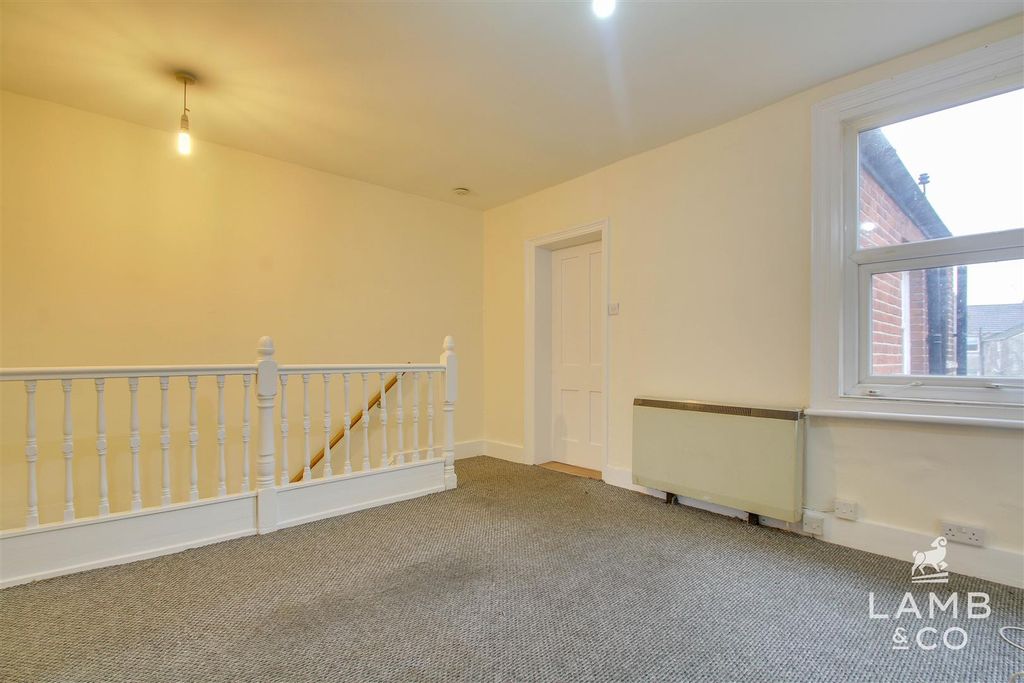 Property photo 2 of 9 Lounge