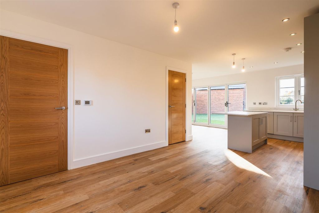 Property photo 3 of 19 Living Kitchen