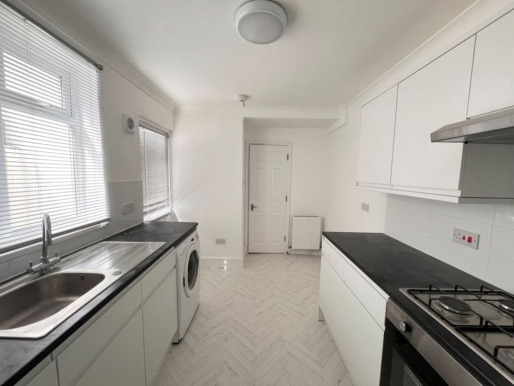 Property photo 2 of 15 Kitchen