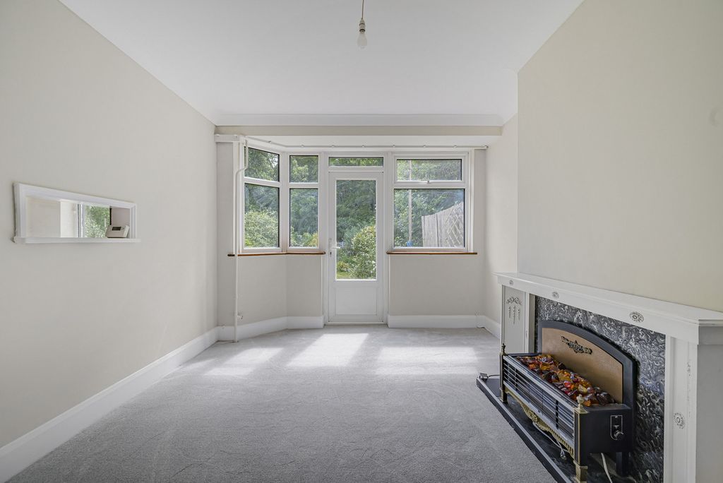Property photo 2 of 28