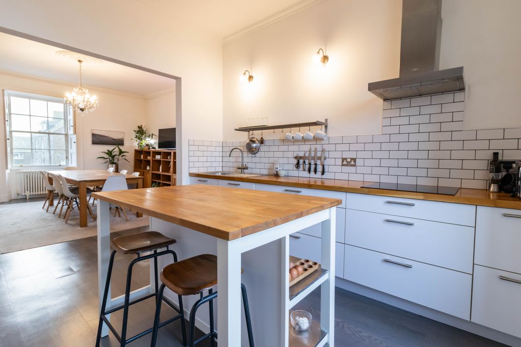 Property photo 2 of 31 Dining Kitchen