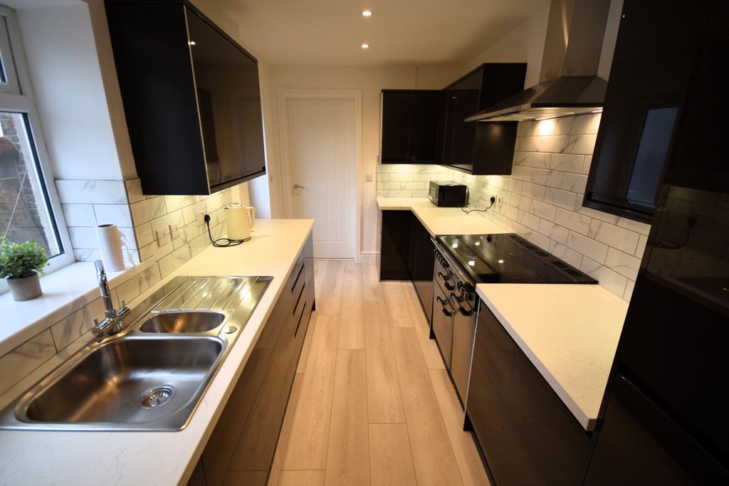 Property photo 3 of 10 Kitchen Alt View