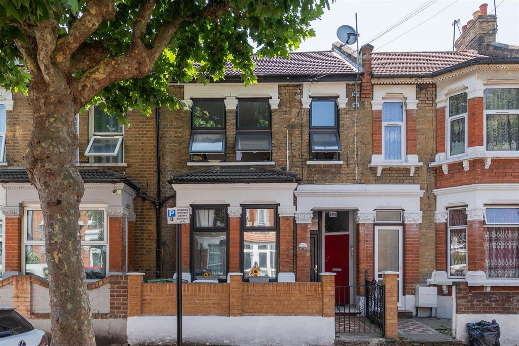 Property photo 1 of 31 Shelley Avenue, E12