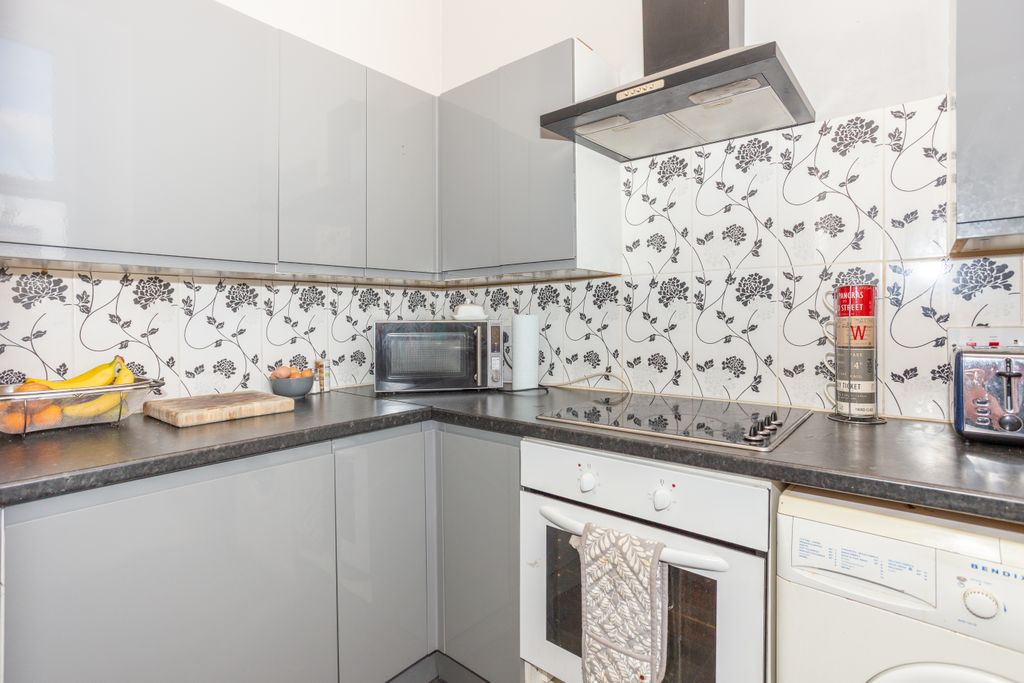 Property photo 3 of 18 Kitchen