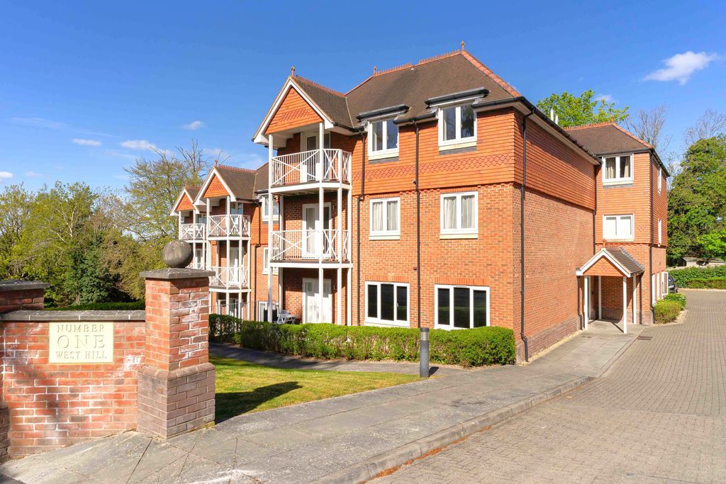 Property photo 1 of 16 External