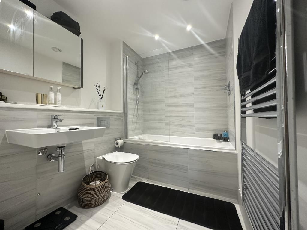 Property photo 2 of 8 Bathroom