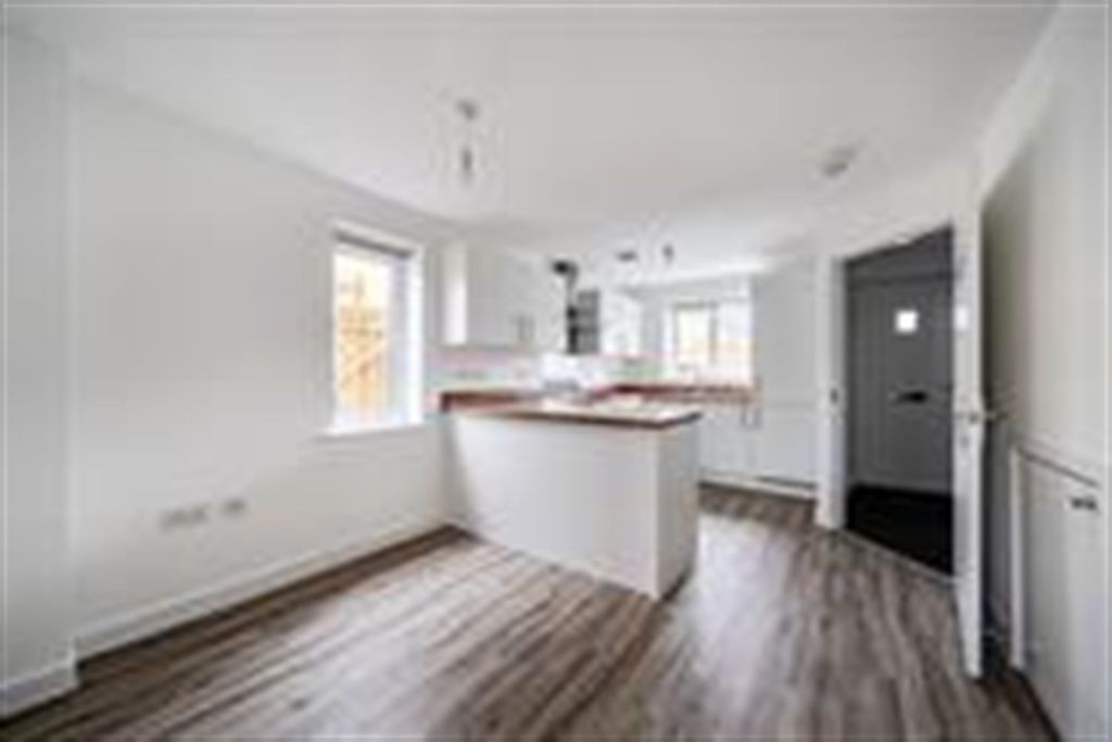 Property photo 2 of 14 (Main)