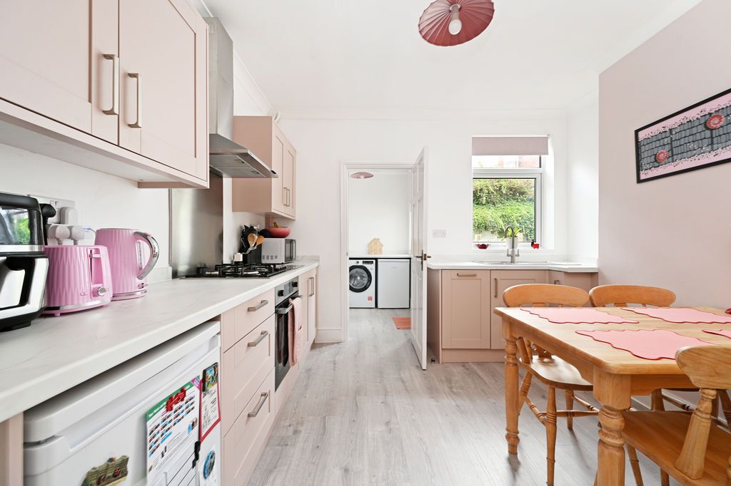 Property photo 1 of 25 Dining Kitchen