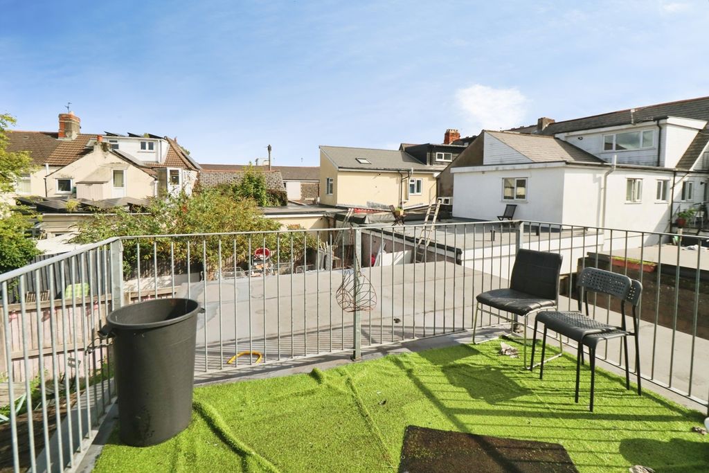 Property photo 3 of 26 Pbox-Img.Jpg