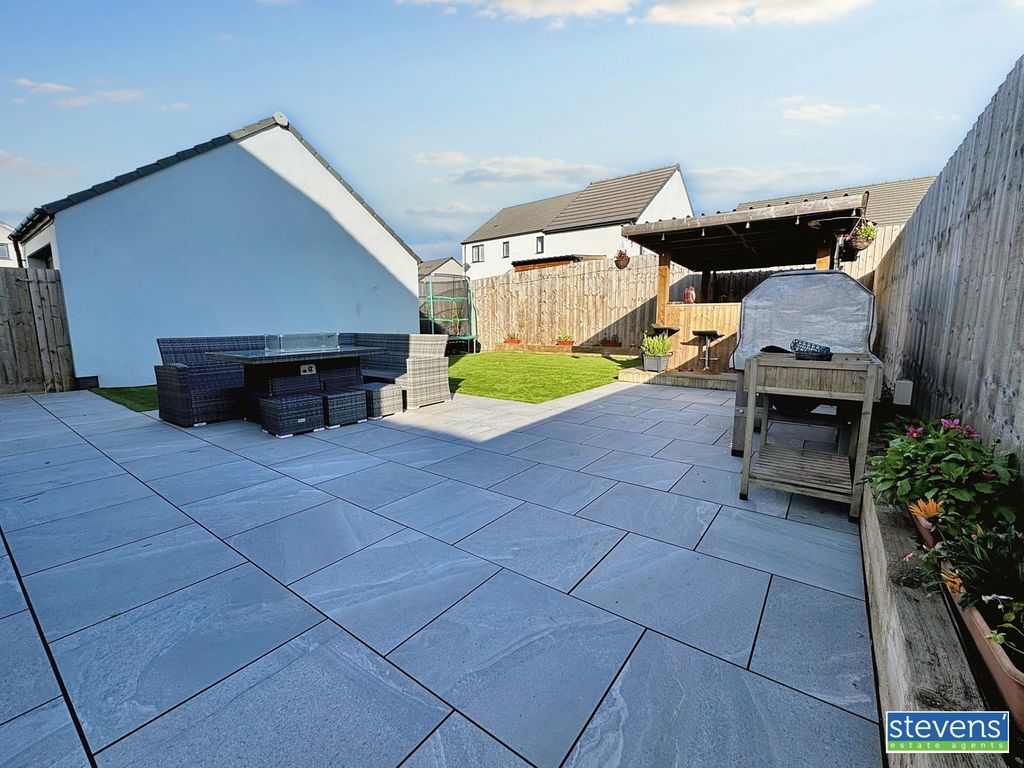 Property photo 3 of 19 Image00002