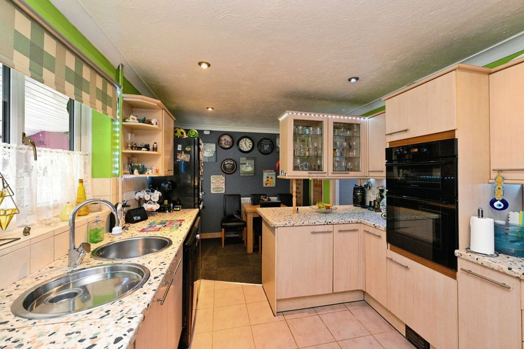 Property photo 3 of 16 Pbox-Img.Jpg