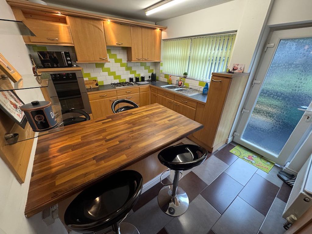 Property photo 3 of 18 Kitchen