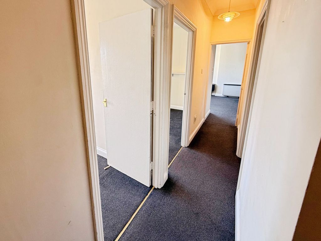 Property photo 2 of 8 Entrance Hall