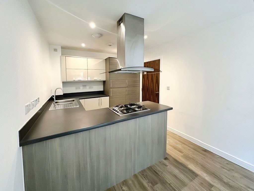 Property photo 3 of 27