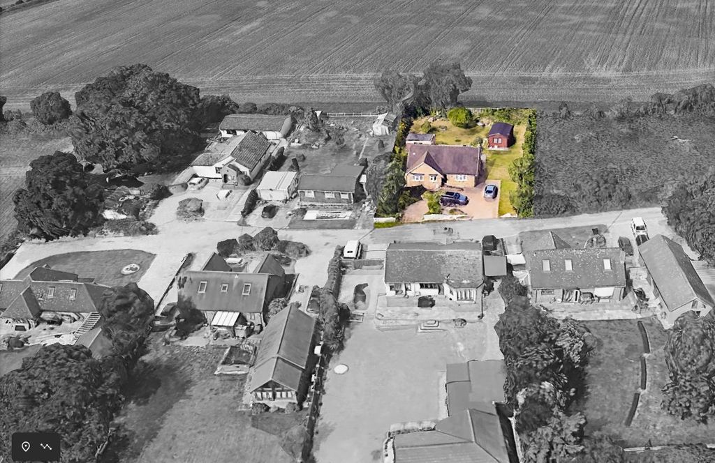 Property photo 3 of 22 Ramsden View Road Boundary .Jpg