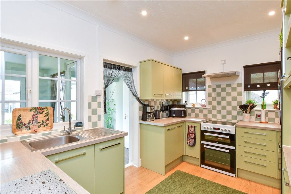 Property photo 3 of 14 Kitchen