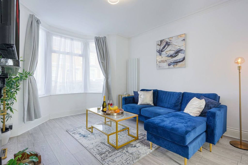 Property photo 1 of 26 Living Room