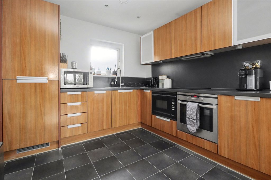 Property photo 2 of 17 Picture No. 24