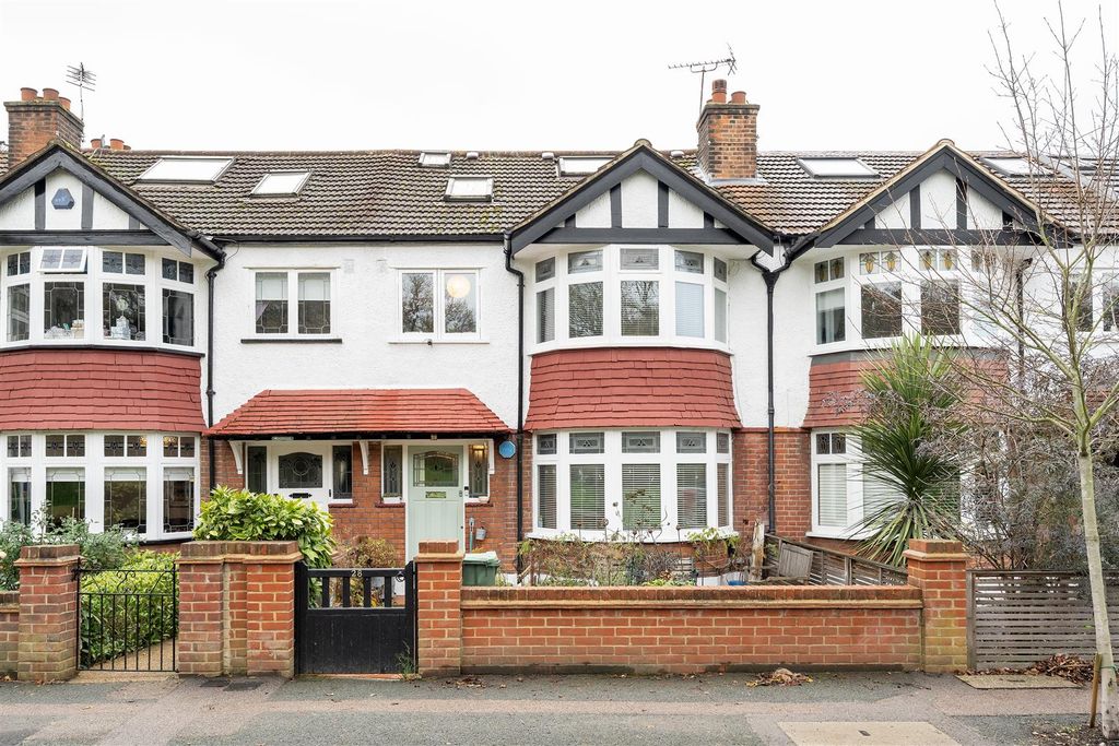 Property photo 1 of 51 Beacontree Avenue, E17