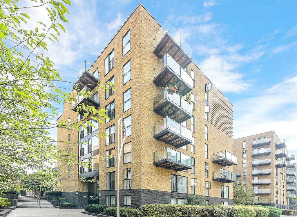 Property photo 1 of 8 External