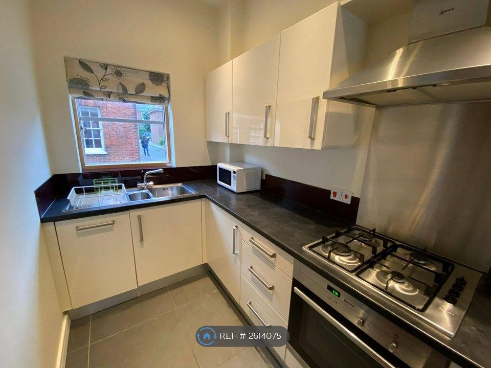 Property photo 2 of 16 Modern Kitchen